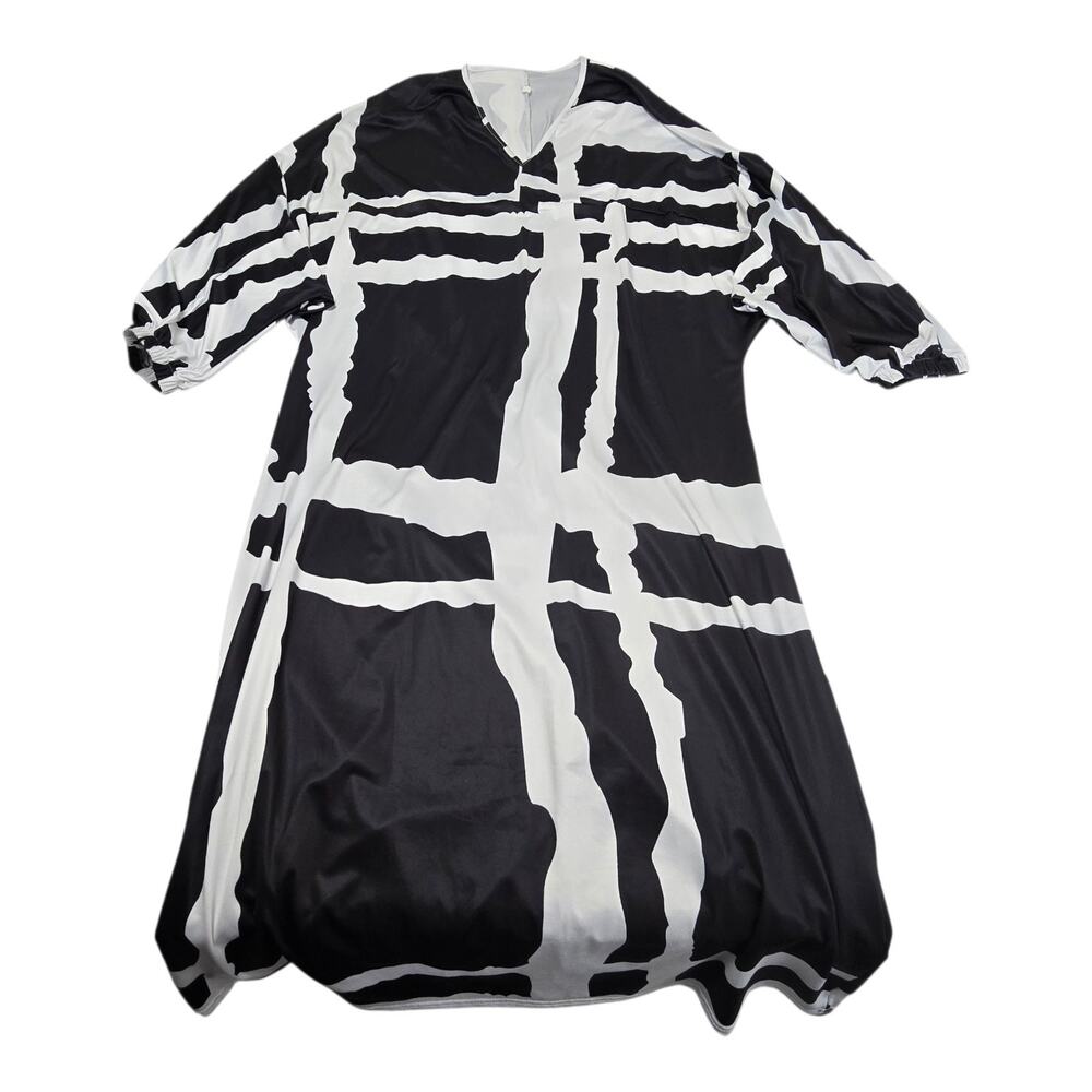 Unbranded Women's Lounging Kimono Size Medium Black & White